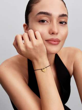 Brățară glisantă cu fir negru cu inimă ce poate fi inscripționată 