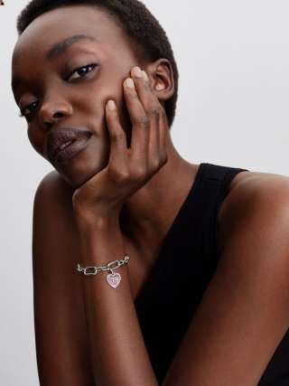 Talisman cu medalion cu inimă roz strălucitoare 