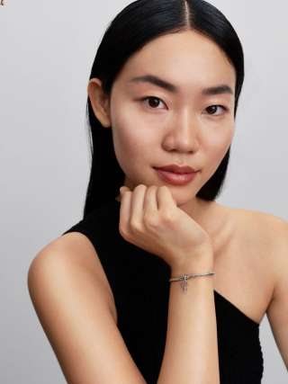 Подвеска с соединёнными сердцами и красными камнями 