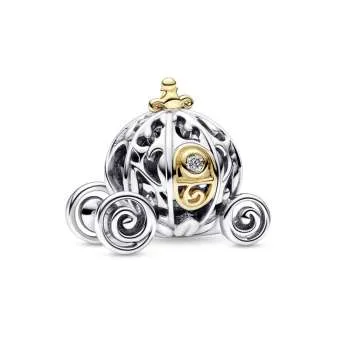 Talisman cu trăsura fermecată a Cenușăresei de la Disney pentru aniversarea a 100 de ani 