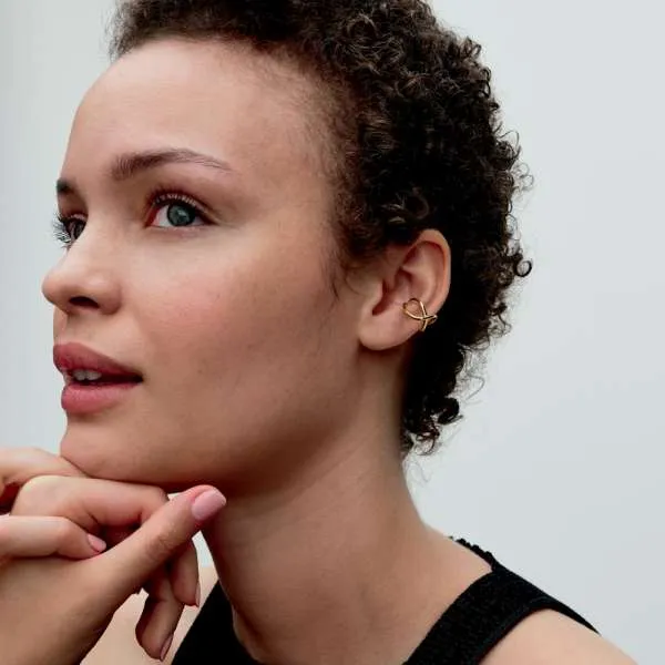 Cercel tip ear-cuff în formă organică cu simbolul infinitului