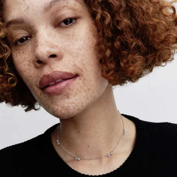 Colier cu lanț și elemente fundă 