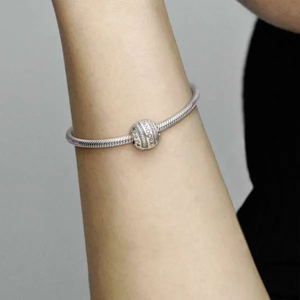 Talisman rotund cu fixare rapidă, cu logo-ul Pandora