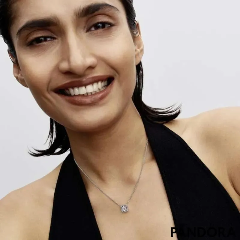 Colier la baza gâtului cu pandantiv halo 