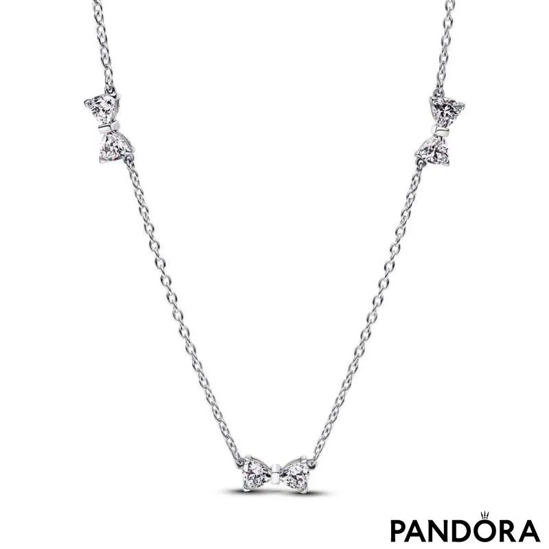 Colier cu lanț și elemente fundă 