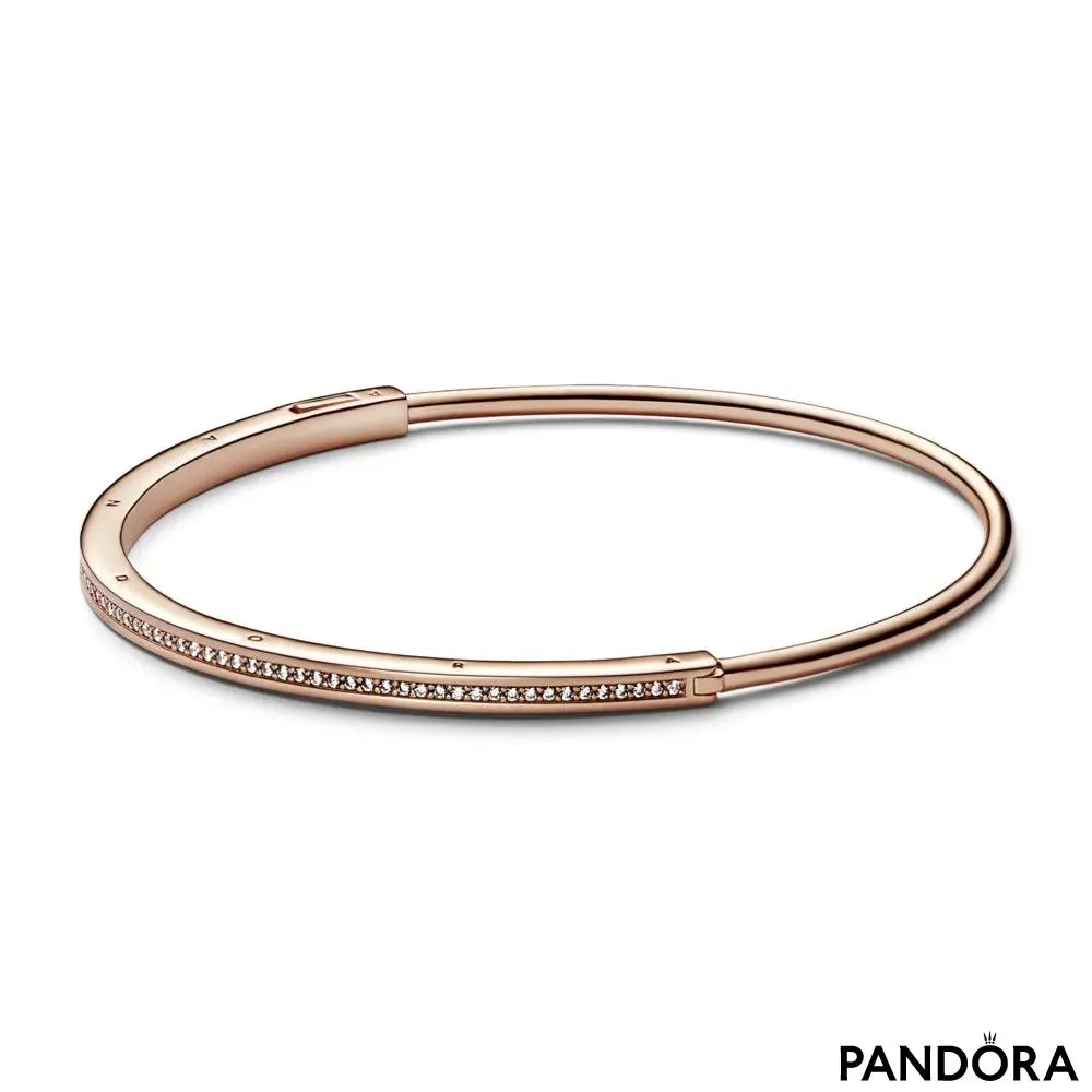 Жесткий браслет Pandora Signature с камнями в закрепке «паве»