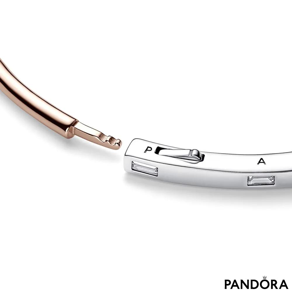 Двухцветный браслет бэнгл Pandora Signature I-D паве 