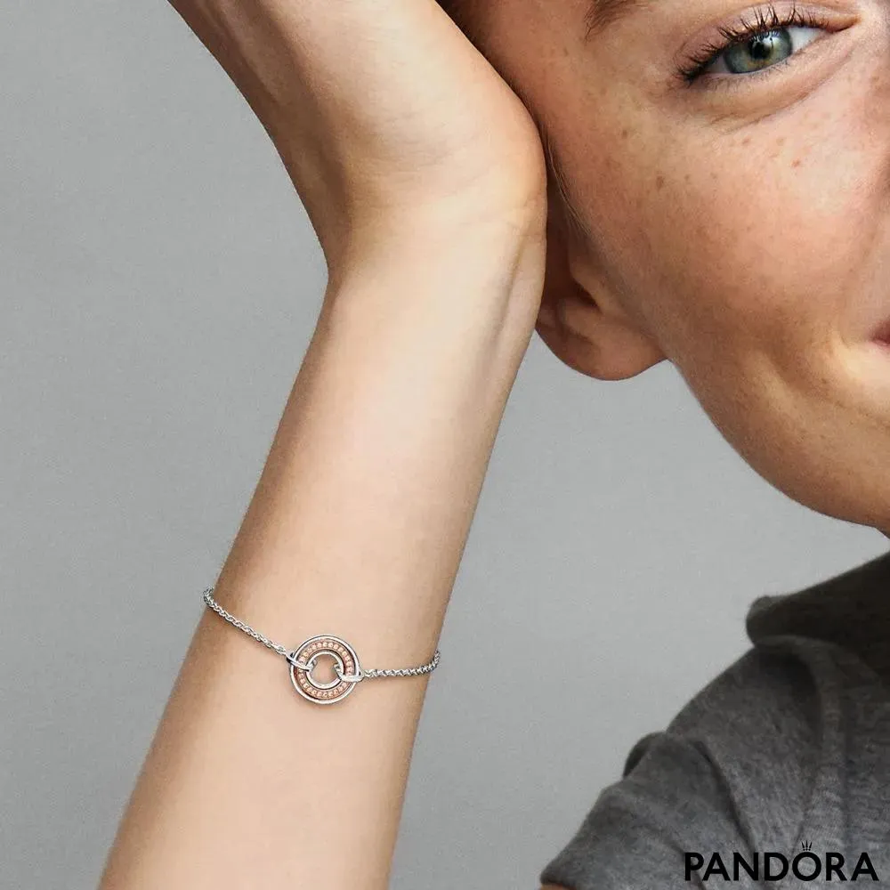 Браслет-цепочка Pandora Signature паве с двухцветным логотипом