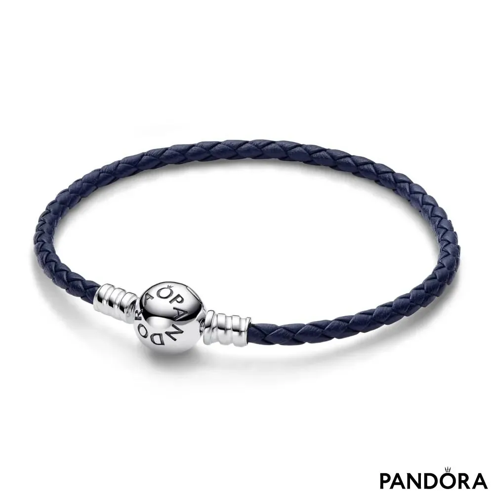 Синий плетеный кожаный браслет Pandora Moments с круглой застежкой 