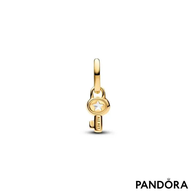 Mini talisman de tip pandantiv în formă de cheie 