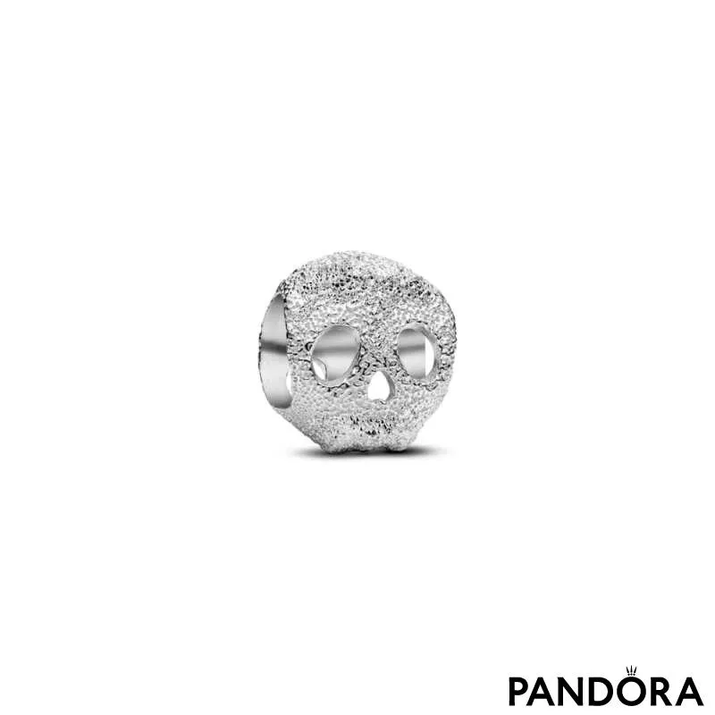 Mini talisman cu craniu texturat