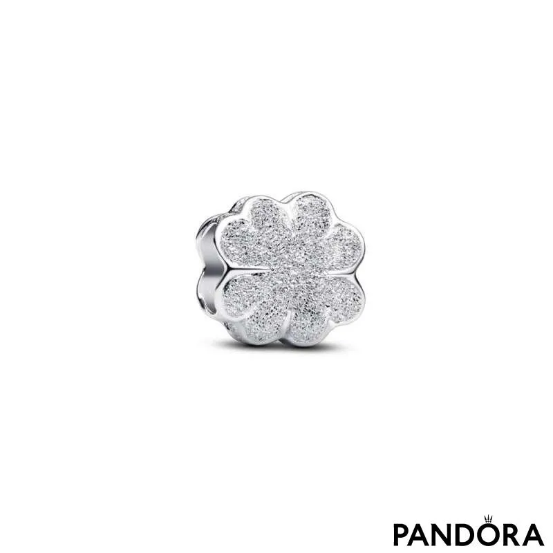 Mini talisman cu trifoi texturat 