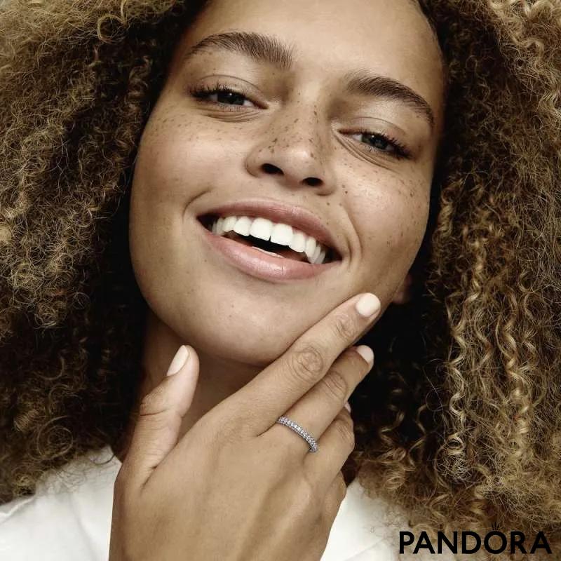 Inel cu un singur rând de pietre pavé Pandora Timeless