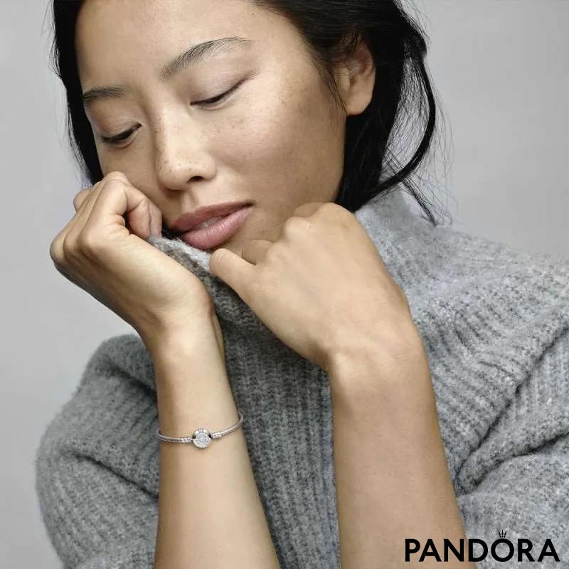 Brățară tip lanț clasic strălucitoare cu O cu coroană Pandora Moments