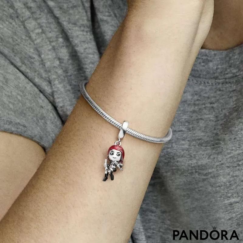 Talisman de tip pandantiv Black Widow din The Avengers de la Marvel