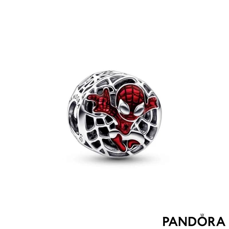 Talisman Spider-Man de la Marvel în atmosferă urbană