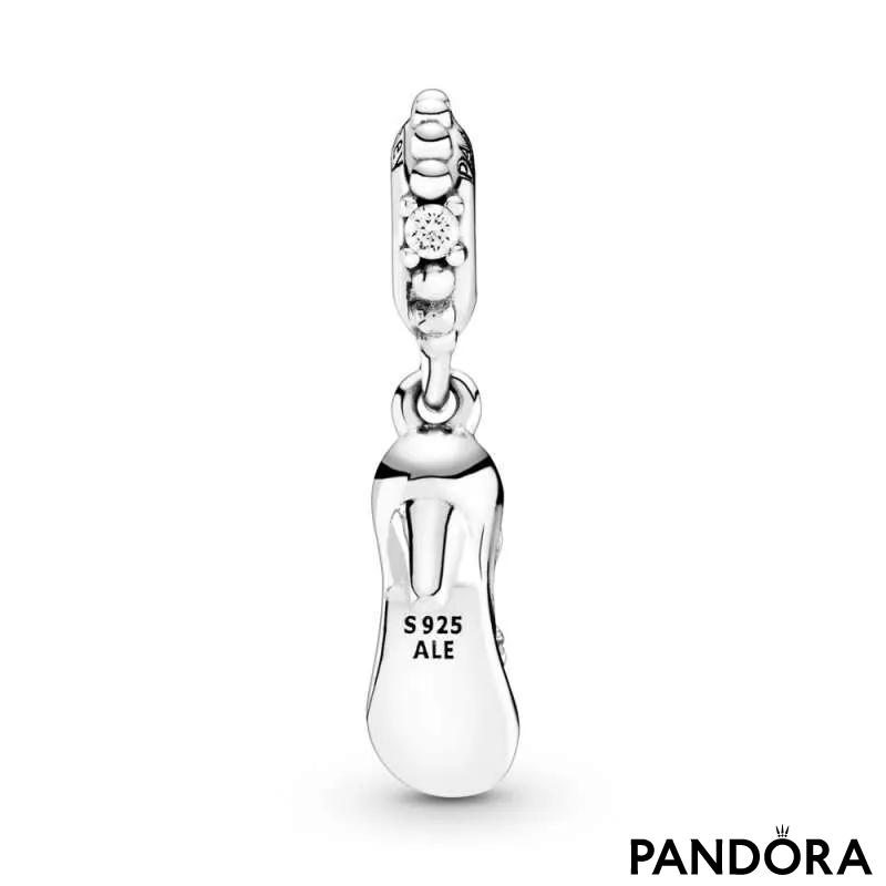Talisman de tip pandantiv ce reprezintă șoricelul și pantoful din sticlă al Cenușăresei de la Disney